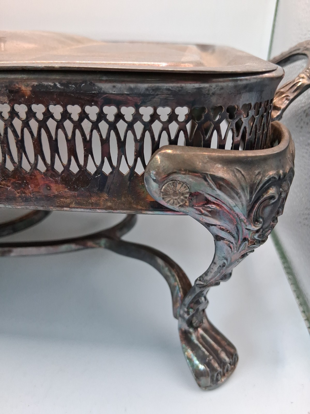 Covered Casserole Dish Stand