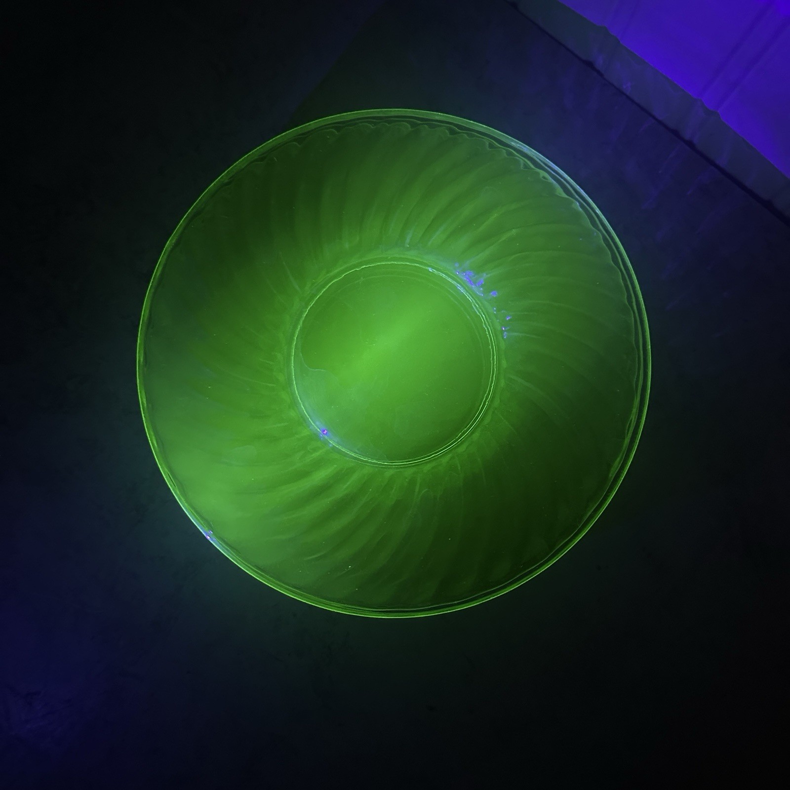 Set Of 4 Uranium Optic Swirl Green Depression Glass 6” Saucer Plates UV Glow EUC