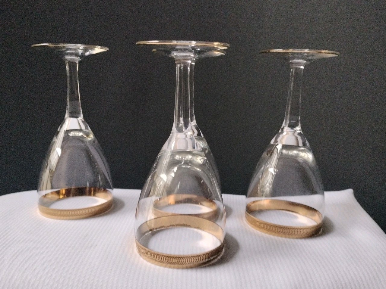 Gold Trim Crystal Goblet Wine Glass 5″5×2″5 high Set Of 4 See Picture