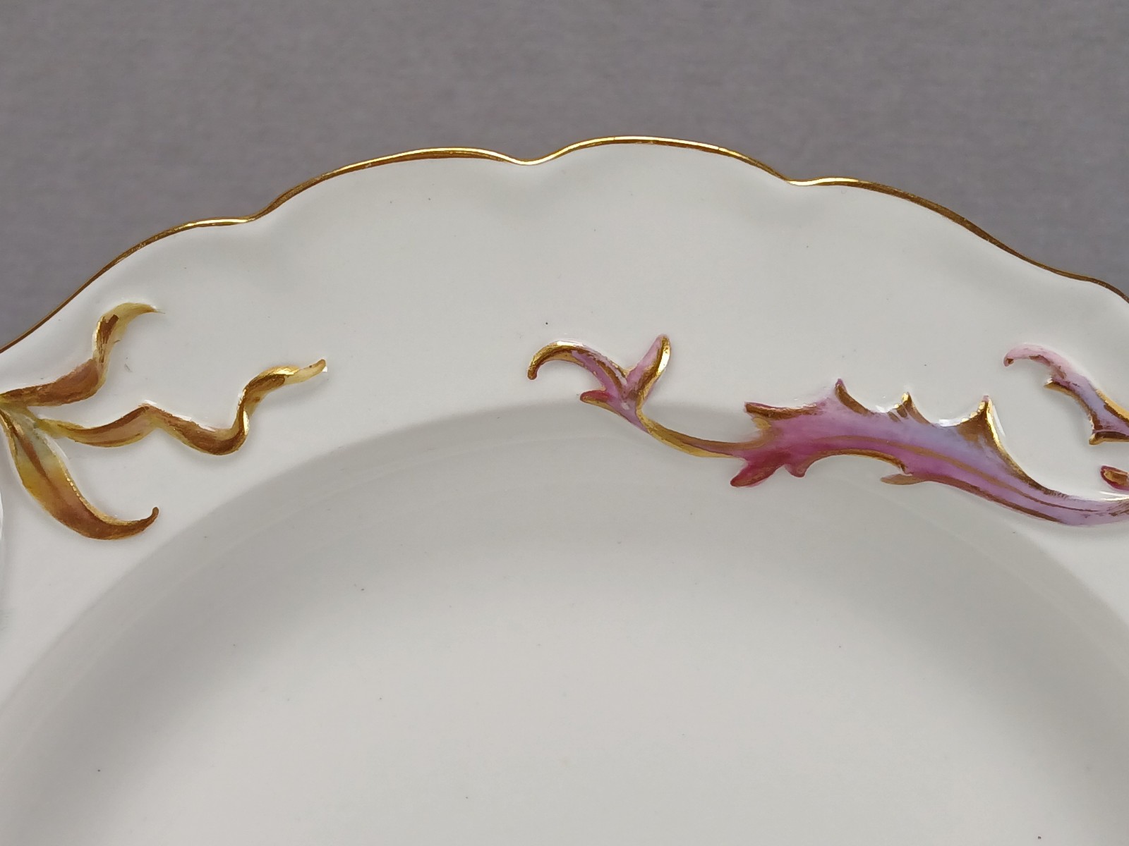 Royal Worcester Hand Painted Fish Relief Molded Seaweed Gold 9 1/8 Inch Plate B