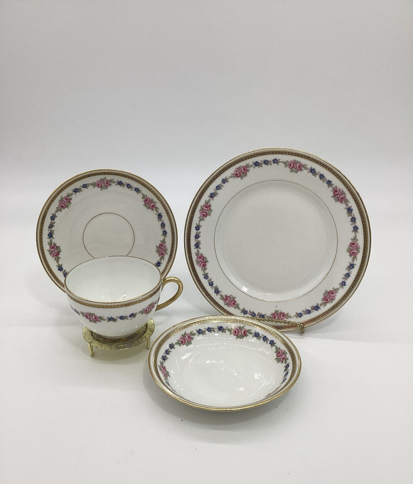 China Place Setting Collectible French Dish Floral Pattern Elegant Dining (485)