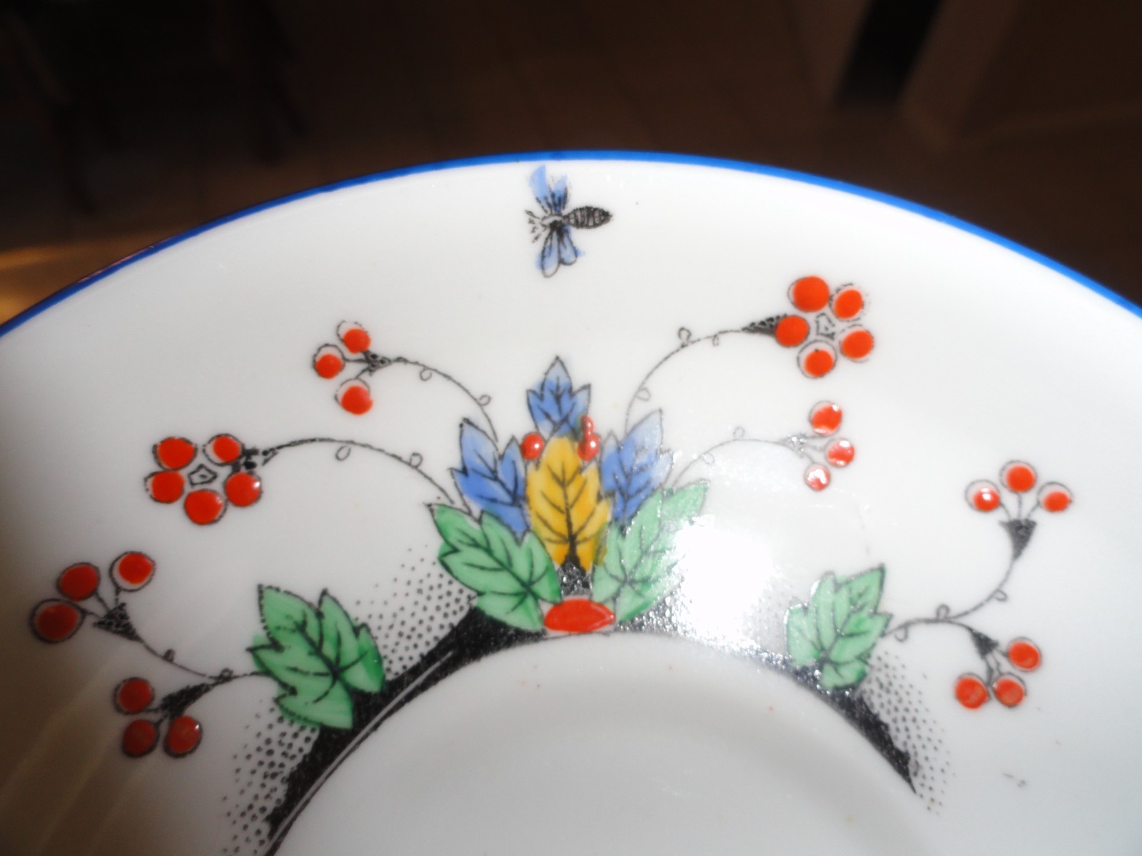 Set of 5 Sutherland China Bone China Cup and Saucers. Floral Pattern with Bee’s