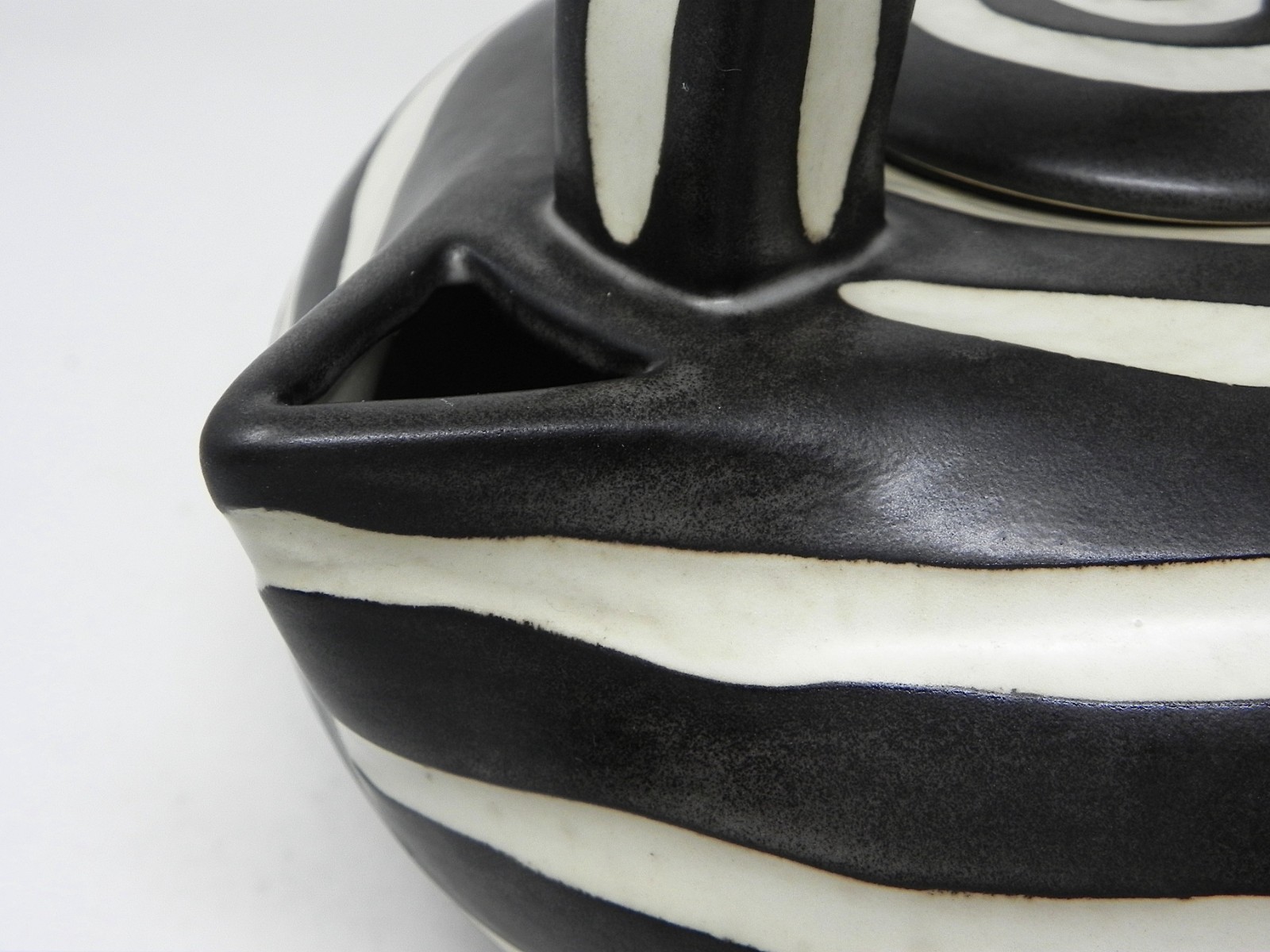 RARE Kathy Erteman 1993 Postmodern Art Pottery Ceramic Teapot Guggenheim Insert