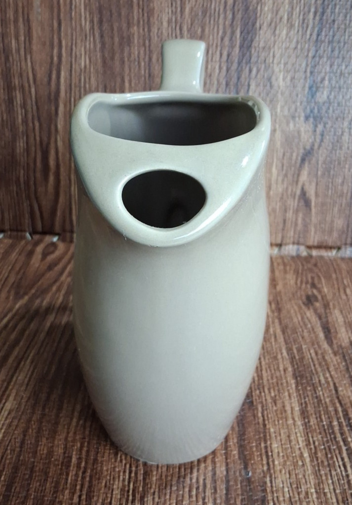 Hall 2633 Pitcher With Ice Guard Beige Art Deco 9″ USA Vintage