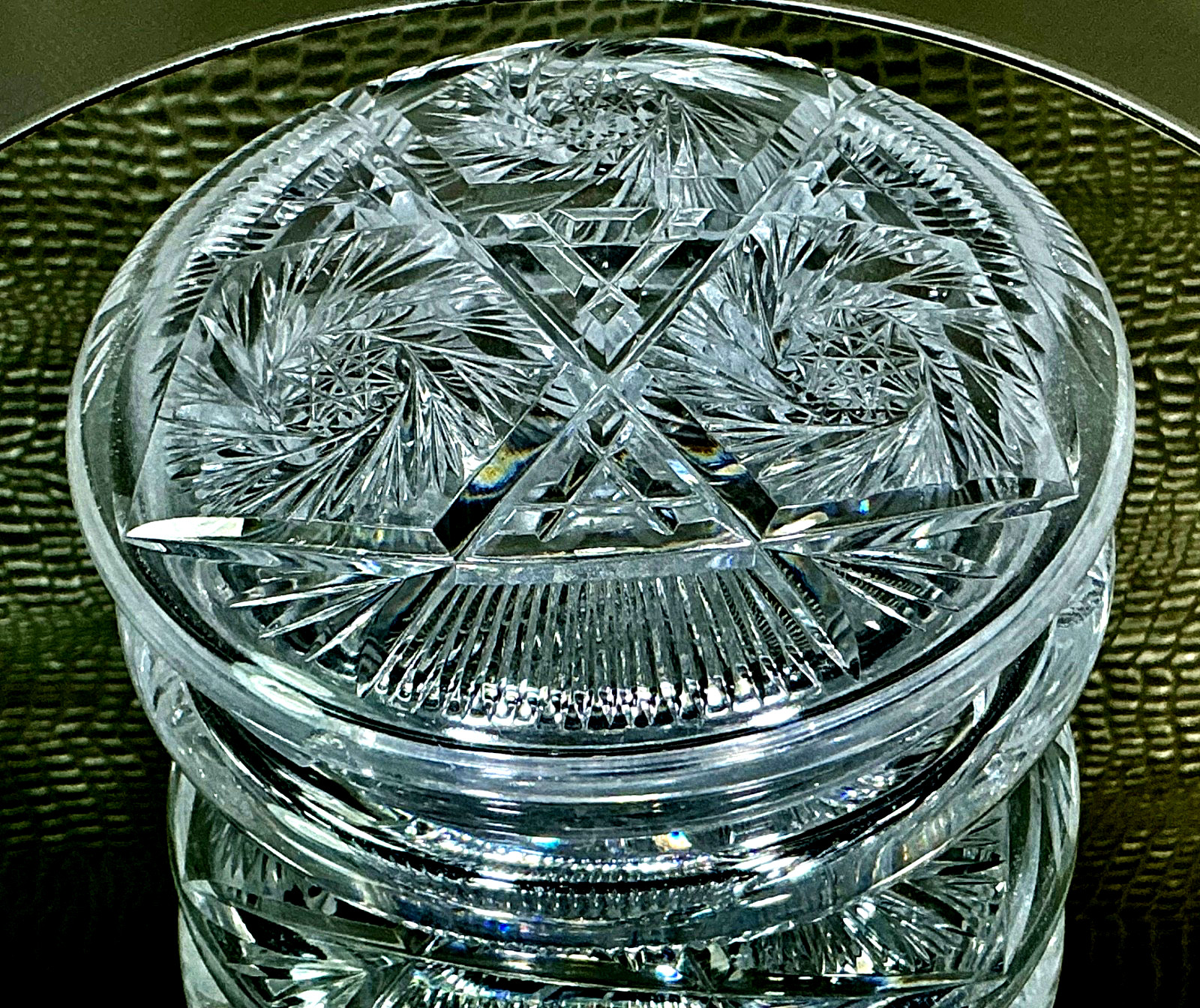 American Brilliant Cut Glass Crystal Large Covered Vanity Dresser Box & Lid.