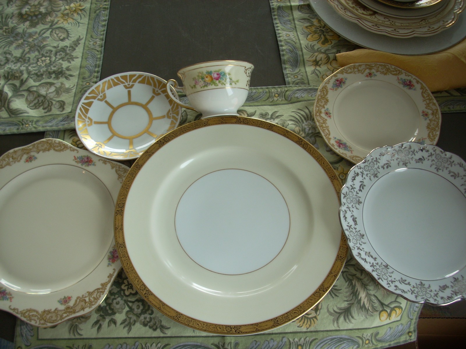 4 Mismatched Place Settings Gold Floral 24 Pc w/napkins placemats Shower Wedding