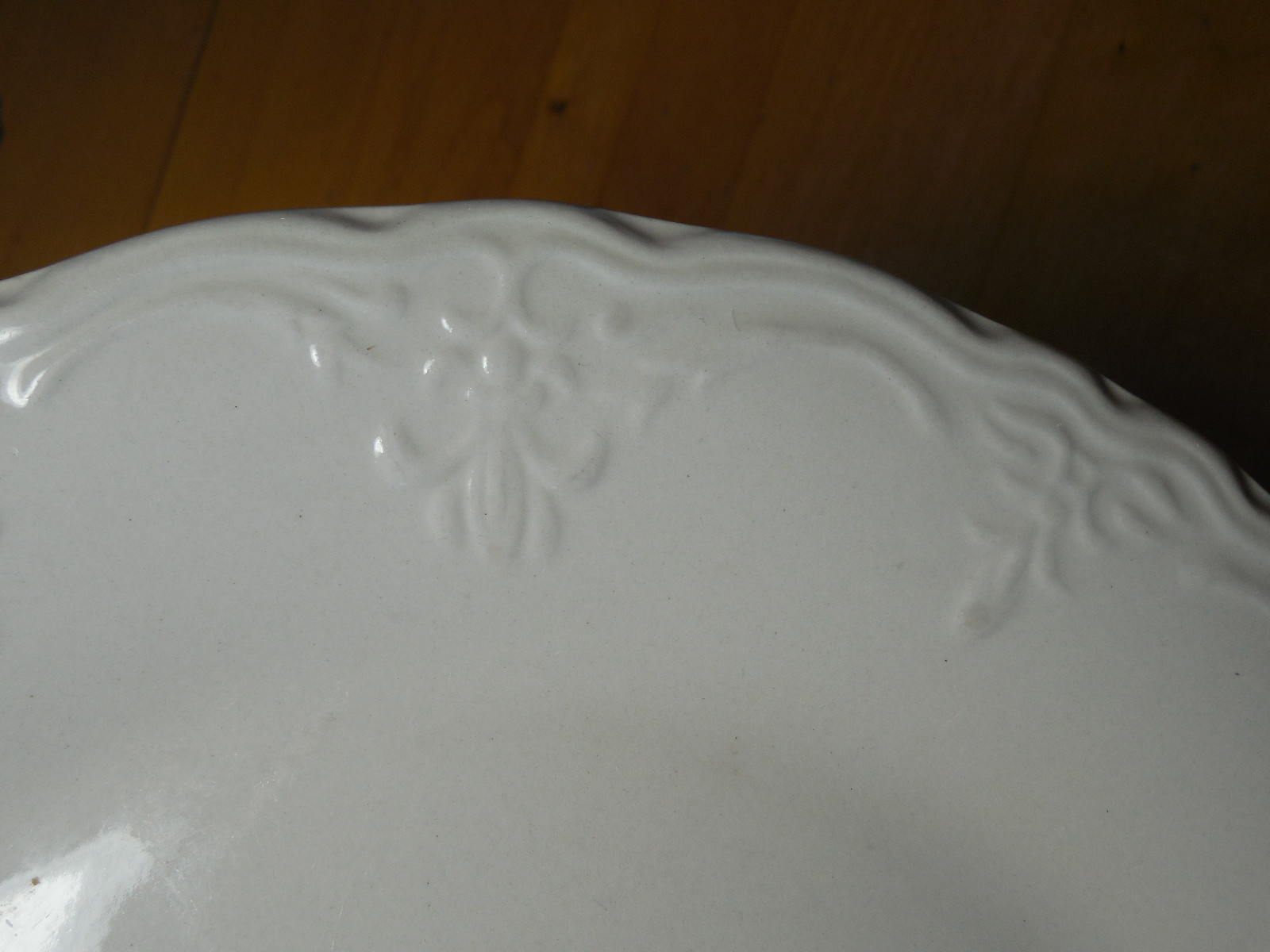Tabletops VERSAILLES OFF WHITE Dinner Plate 10 5/8″ Embossed 1 ea 15 available