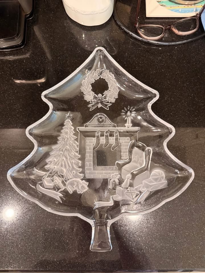 Mikasa Crystal Holiday Classic 13.5 inch Christmas Tree Shaped Serving Platter