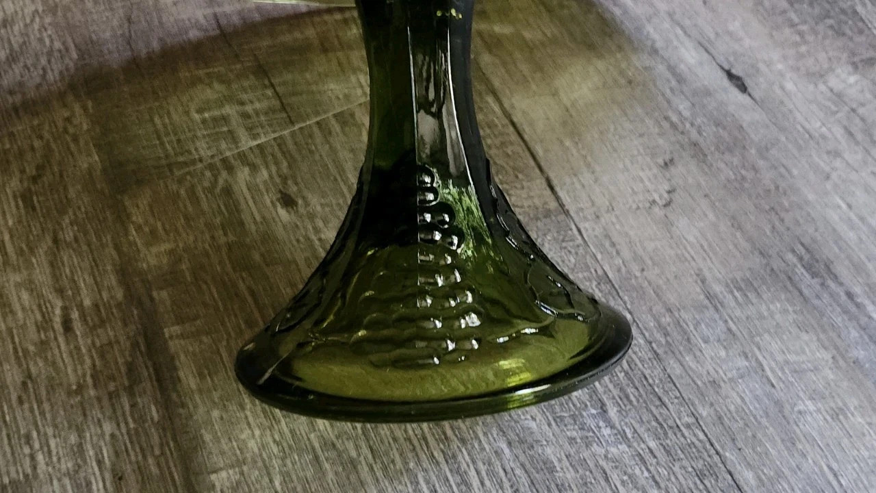 Vintage 11.5″ Indiana Glass Green Pedestal Stand Cake Dish Grapes & Leaves.