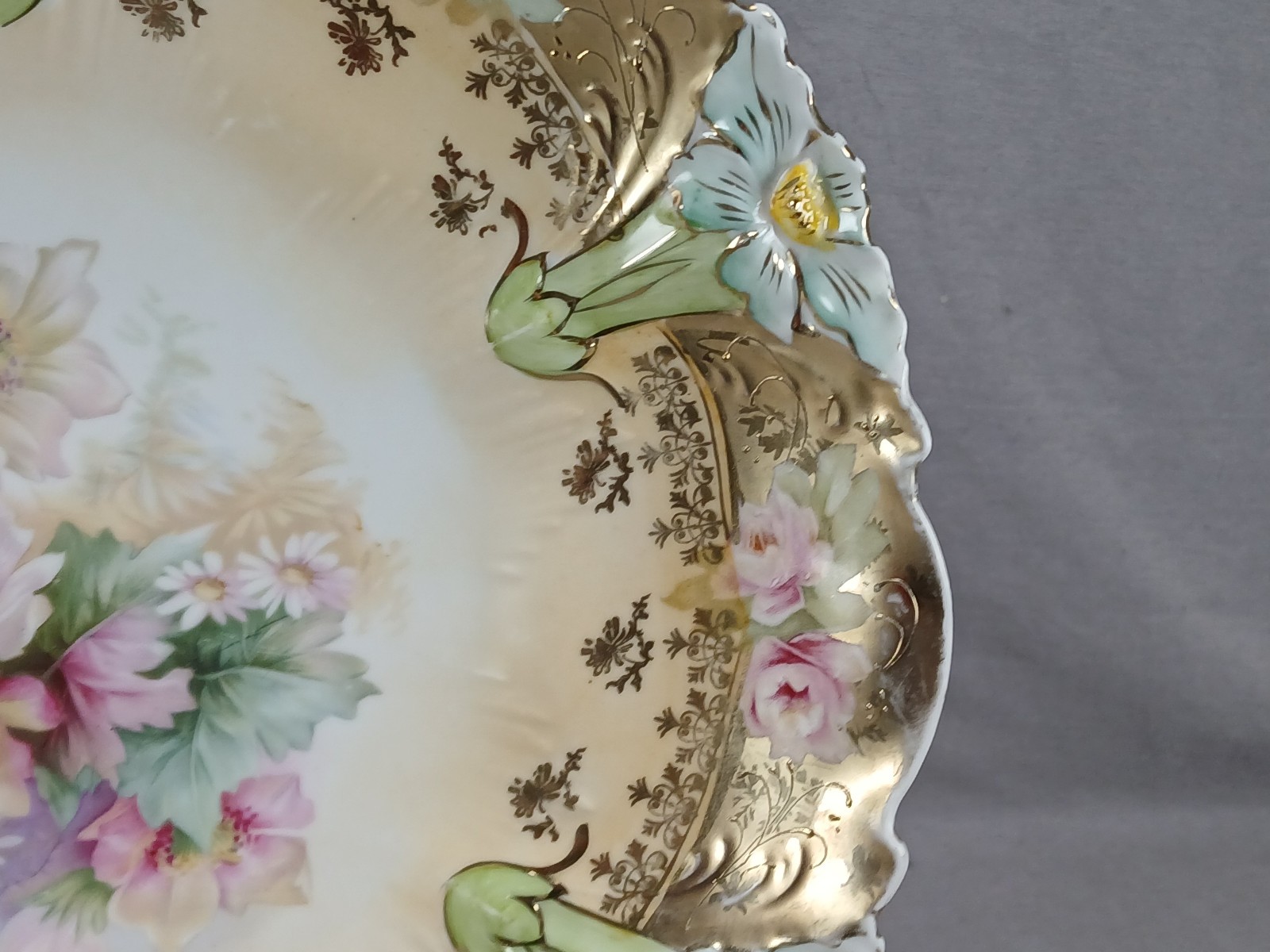 RS Prussia Lily Mold 29 Pink Yellow Flowers Heavy Gold 11 3/4 Inch Charger