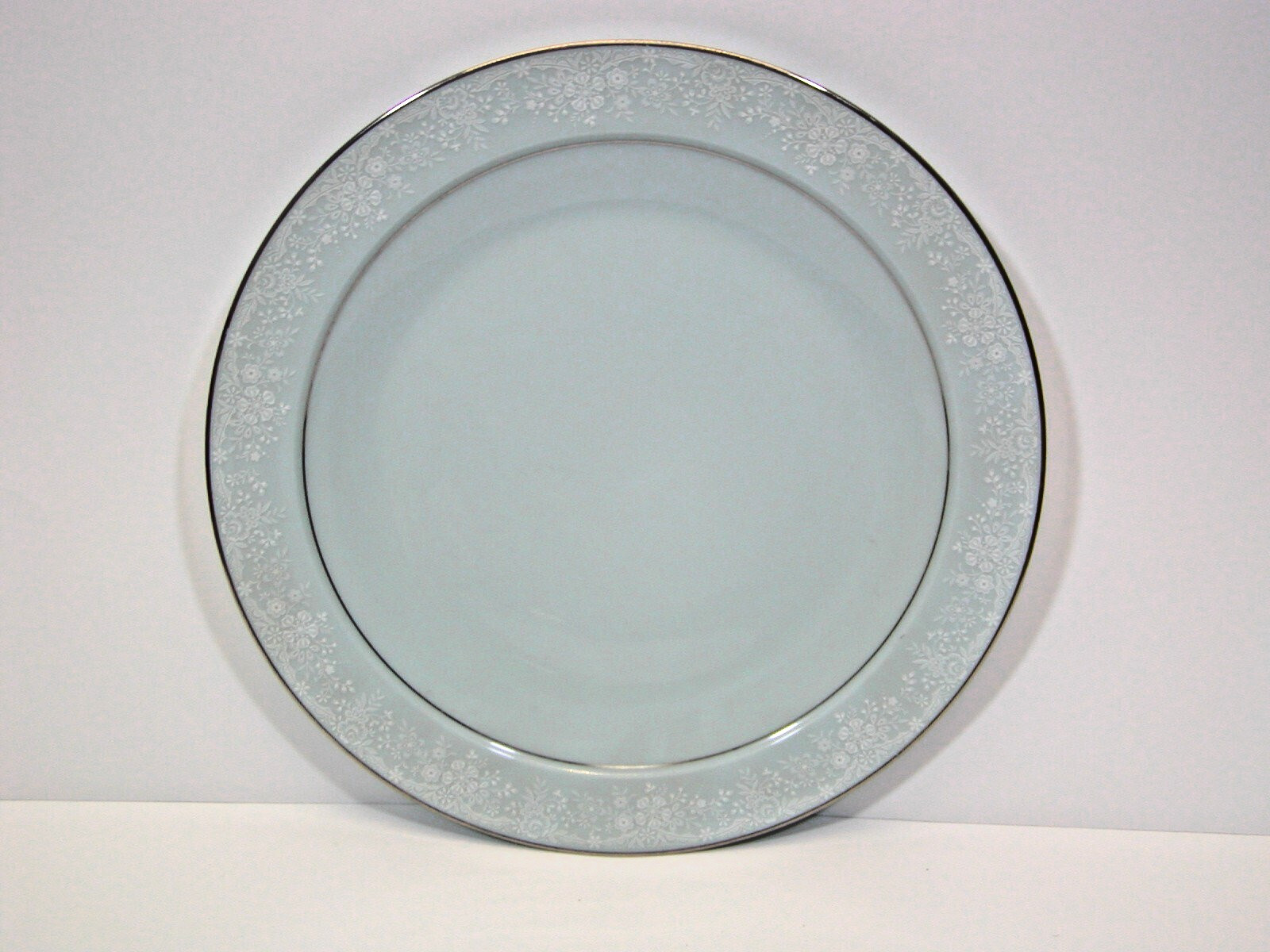 4 NORITAKE FIDELITY 10-3/8″ USED DINNER PLATES 8003 W81