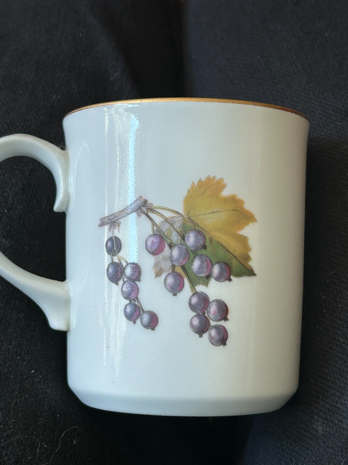 Set of 2 Vintage Royal Worcester Evesham Gold Mugs 3.5″ H Peach & Black Currant