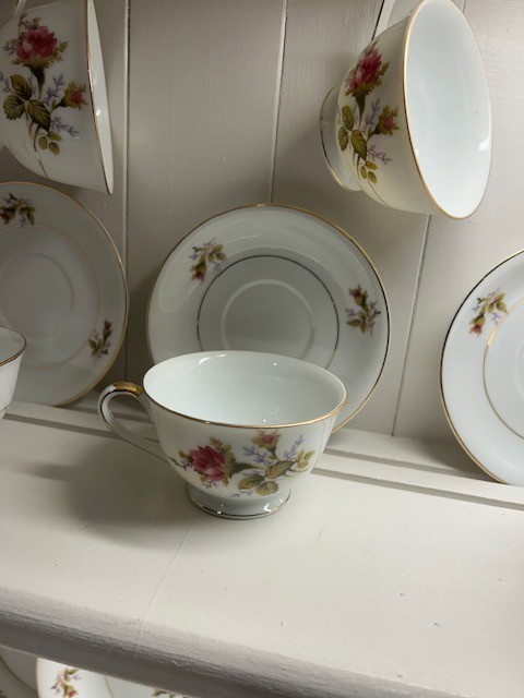 Fine China Royal Rose Set Of 94 Gold Trim Pink Rose Japan