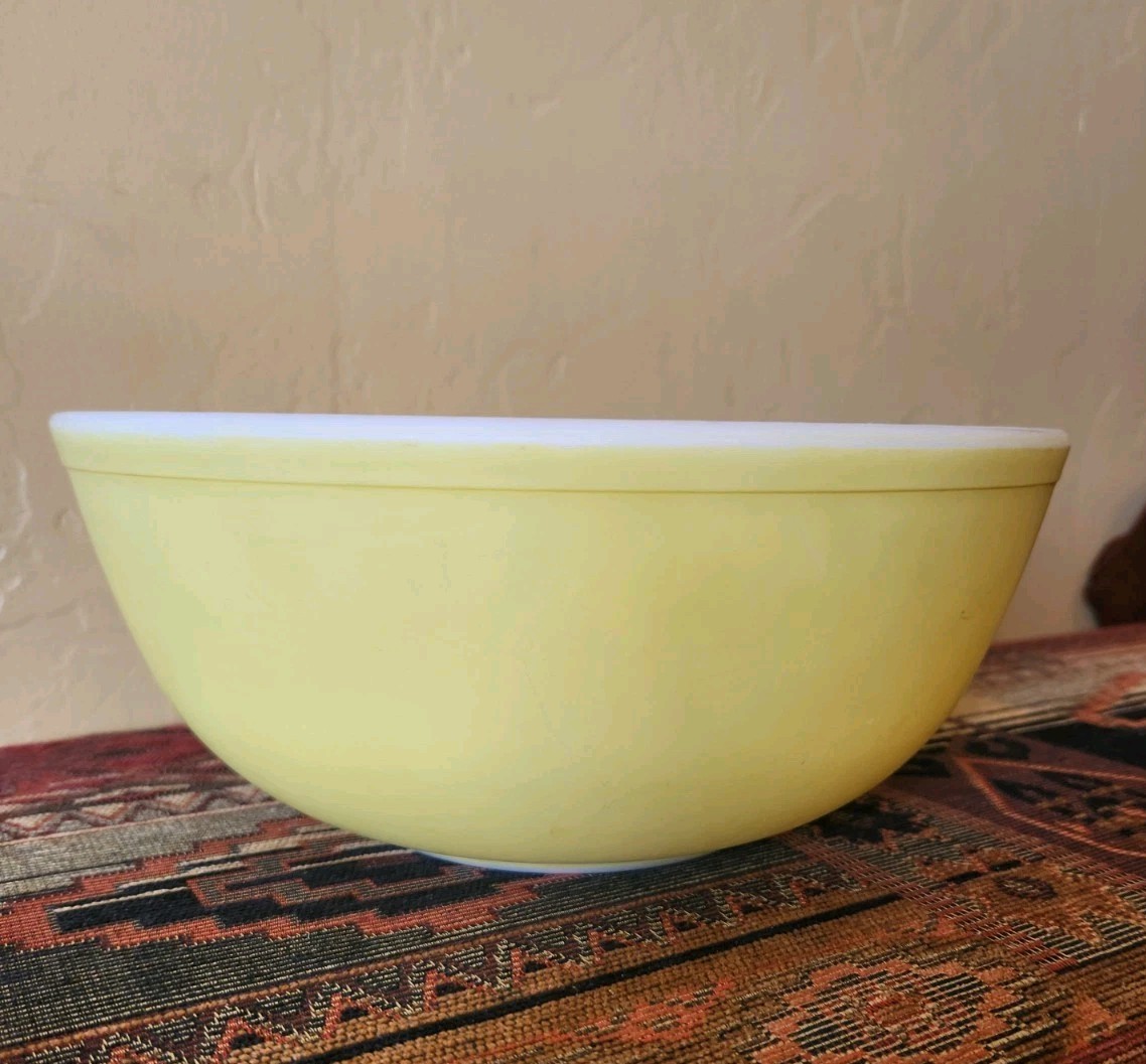 Vintage 404 Pyrex Mixing Bowl Primary Color Yellow 4 Qt Very Old Unusual Mark