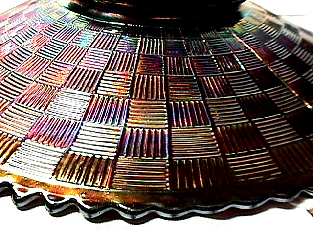 “GRAPE & CABLE” 9″ FLAT PLATE AMETHYST GREAT COLOR CARNIVAL BY: NORTHWOOD