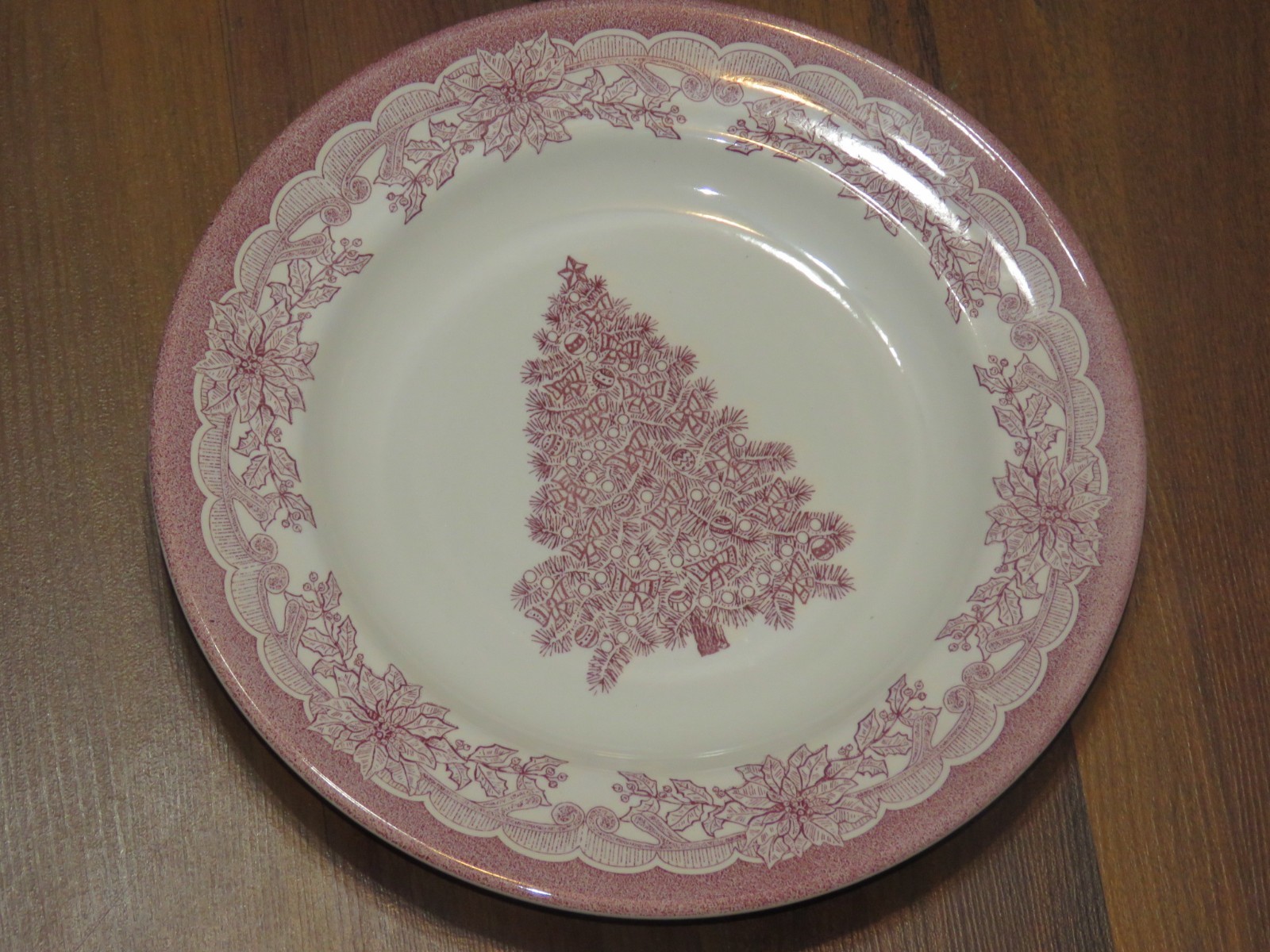 Set of 6 Staffordshire Engravings Red “Yuletide” Dinner Plates