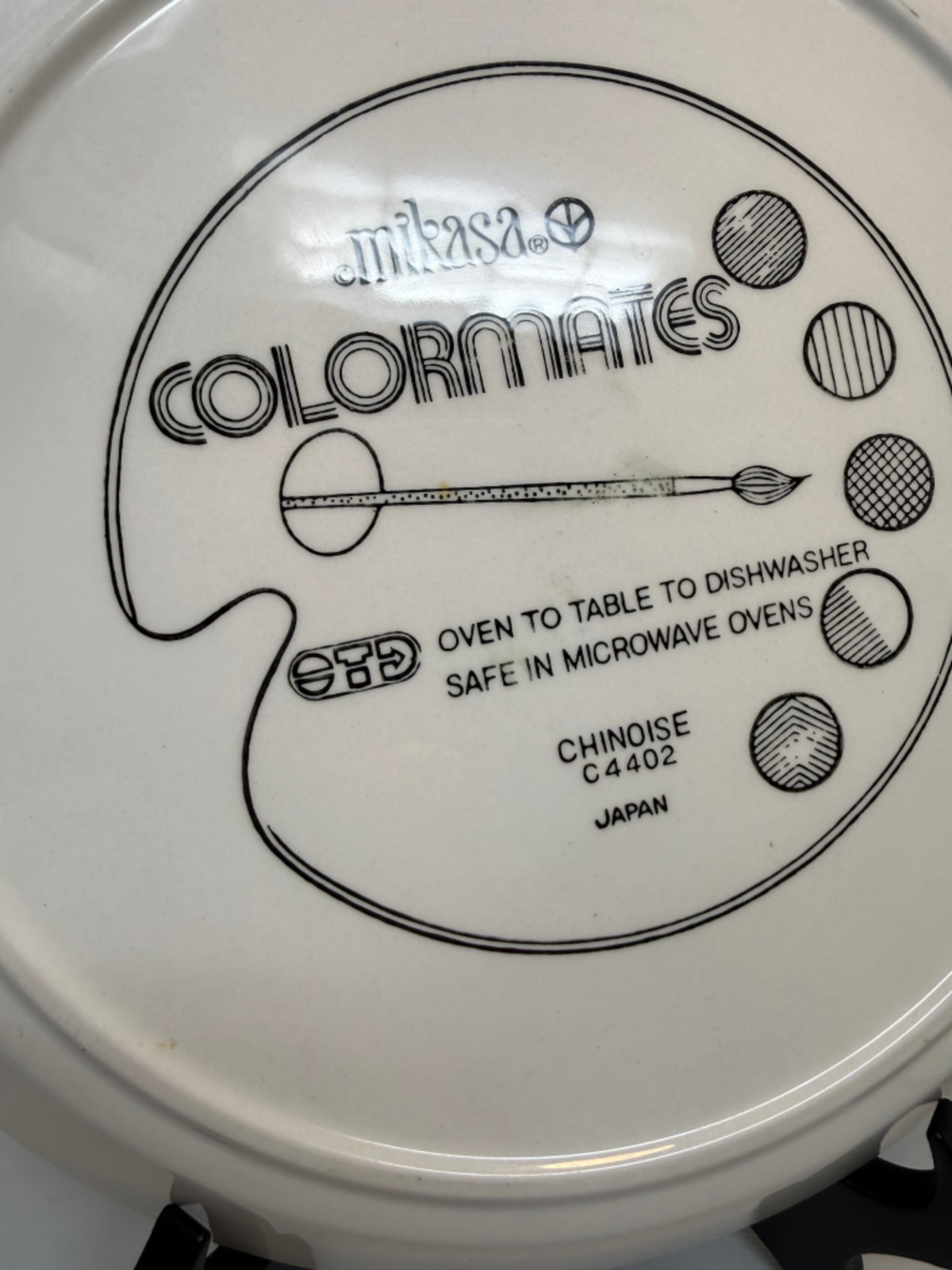 Mikasa Colormates Chinoise C44402 10 7/8″ Dinner Plates – Set of 5