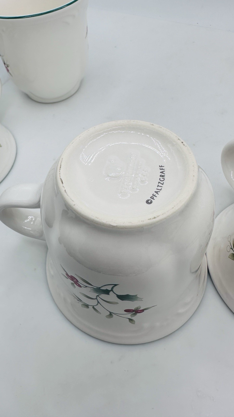 Pfaltzgraff Winterberry Set 4 Coffee Mugs Holly Berry Green Rim Stoneware