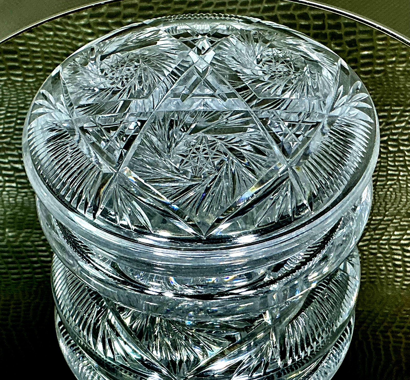 American Brilliant Cut Glass Crystal Large Covered Vanity Dresser Box & Lid.