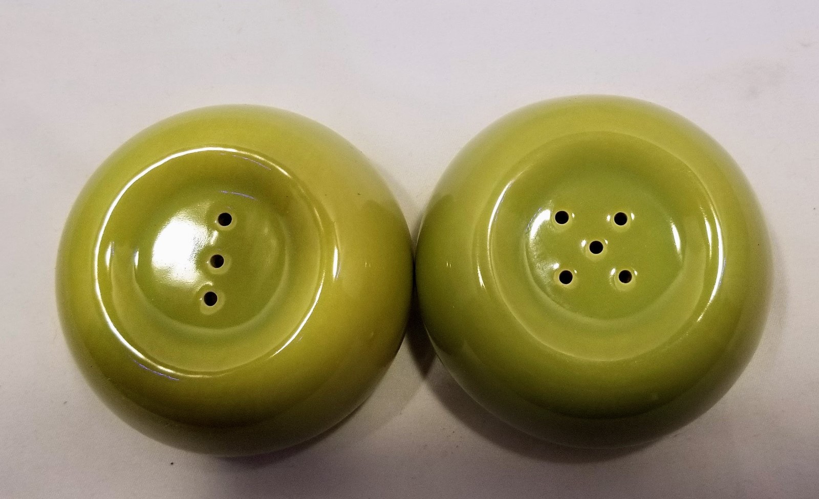MALIBU MODERN by Hollydale California Pottery Chartruese Green Salt & Pepper Set