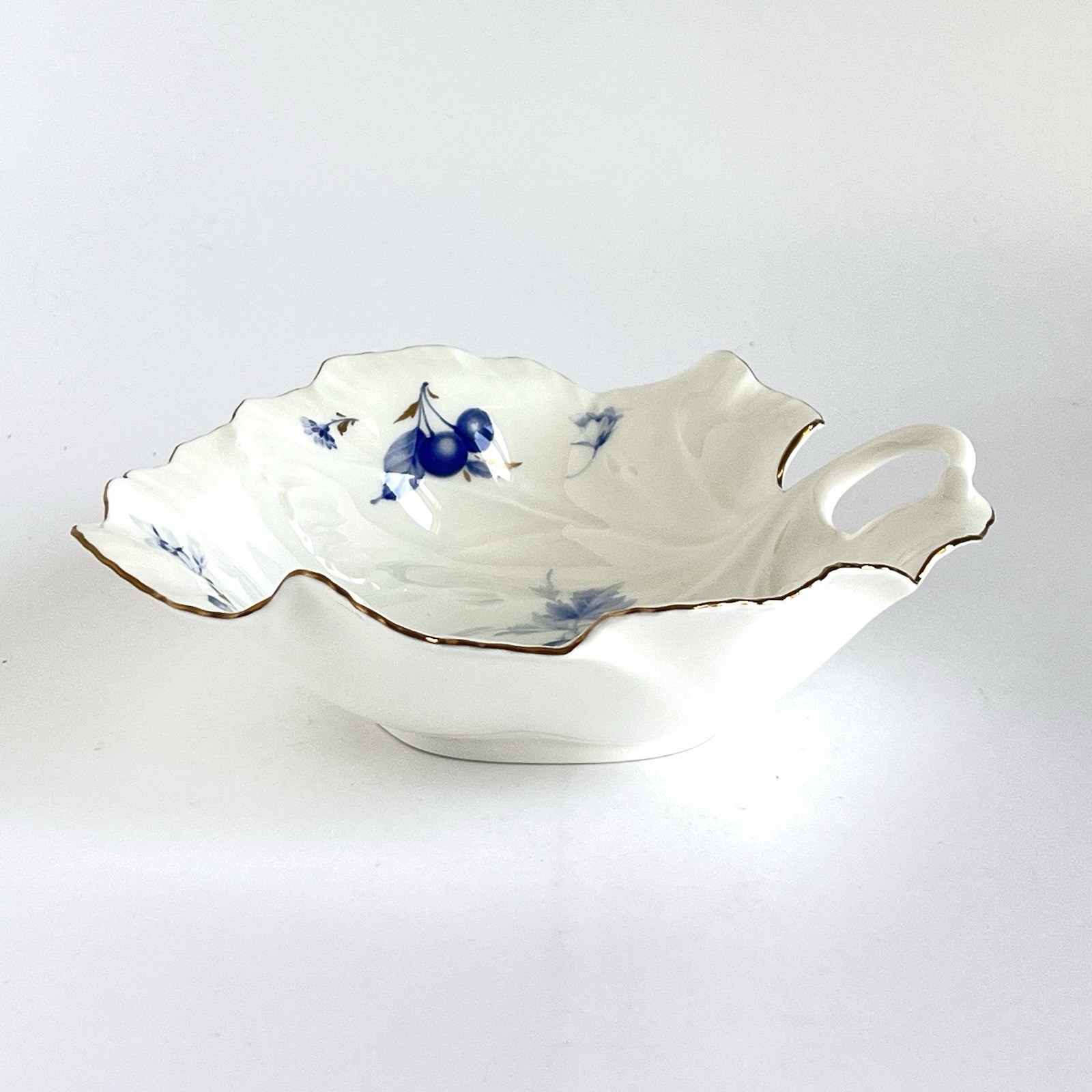 Mikasa Fruit Bouquet Bone China Blue W/Gold Berries Pattern Nappy Dish Japan