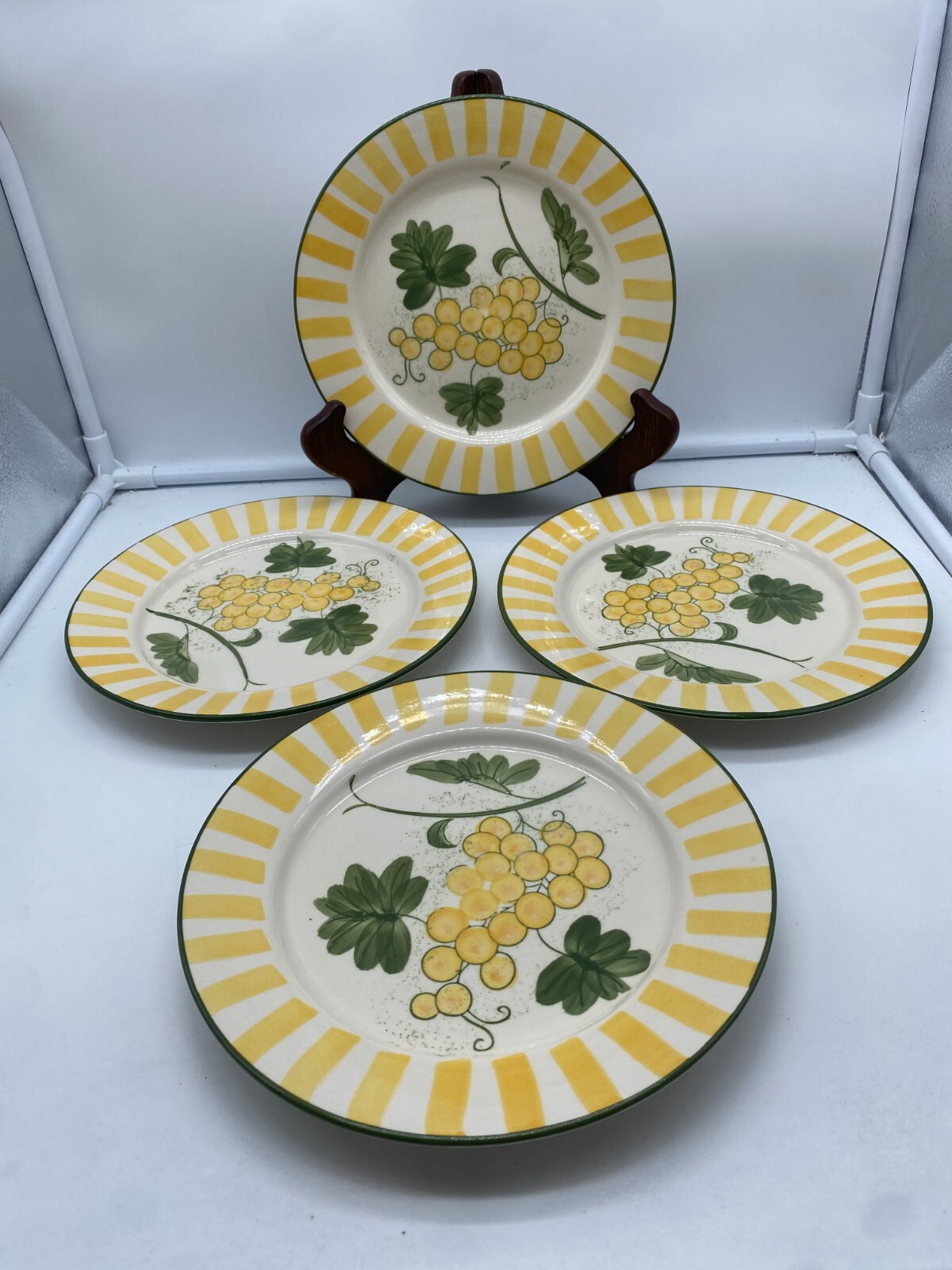Lidia Bastianch Grappoli Stoneware 8″ Plate Set of 4 A95