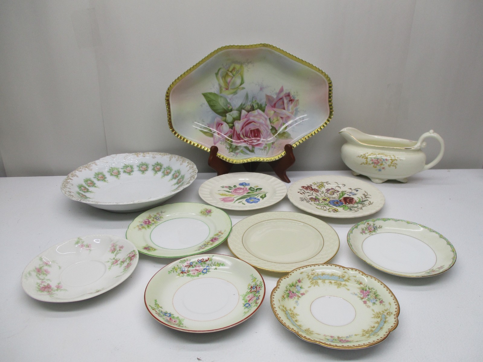 Vtg Mismatched China (4)BREAD/DESSERT Plates (4)SAUCERS-(2) VEG BOWLS-GRAVY BOAT