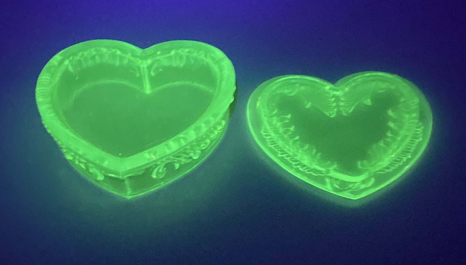 Uranium Glass Glows Heart Shape Trinket Powder Dish Vaseline