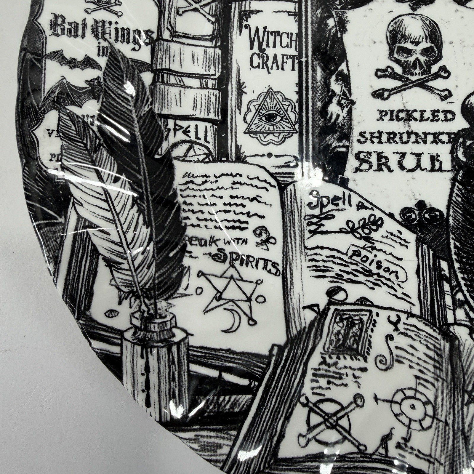 Royal Wessex Halloween Potions 10-1/8in Dinner Plates Eyeballs Cauldron Set of 2