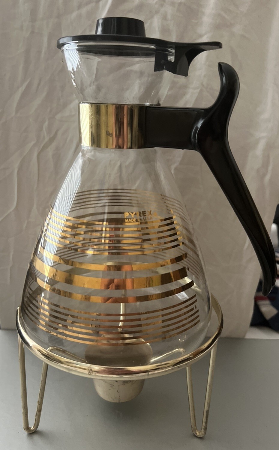 Pyrex Vintage Coffee Carafe w/ Stand Gold Stripe 60’s Diner Excellent Condition