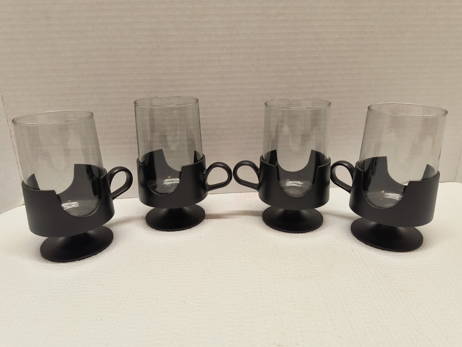 Glas-Snap Corning Set of 4-8oz. Cups/Mugs VTG MCM Black Plastic and clear glass