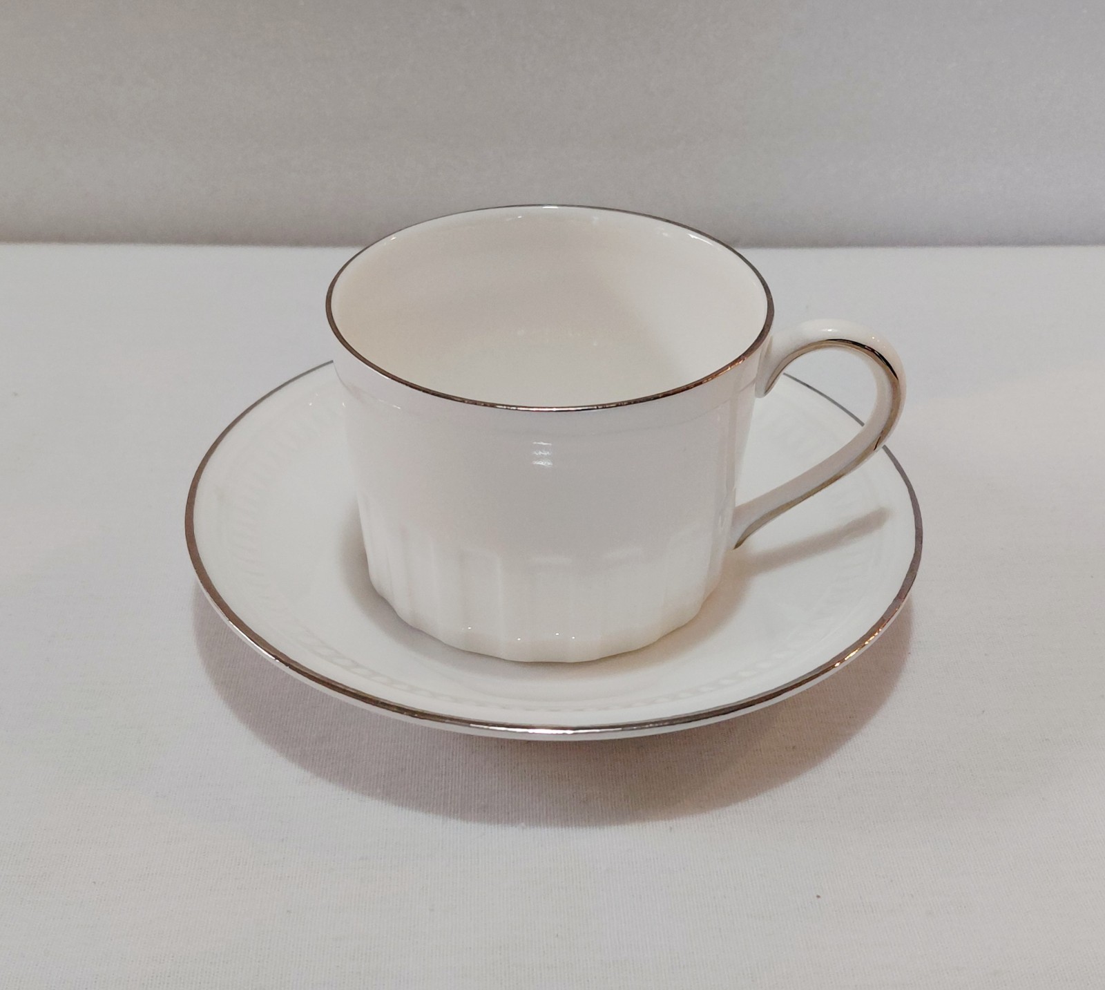 Wedgwood Cup Saucers 6 Oz Colosseum Platinum Elegant Dining Raised Panels 5 Sets