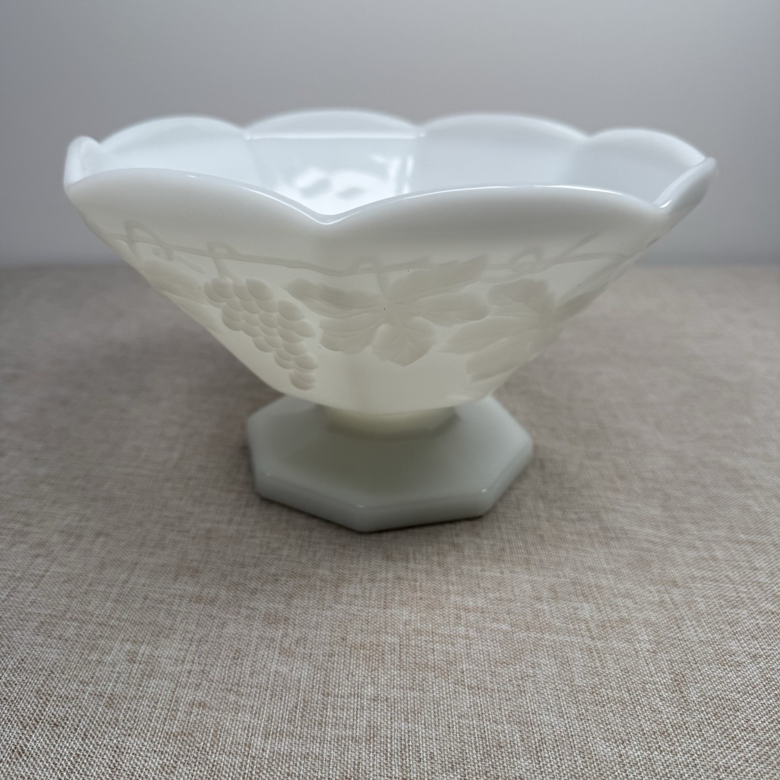 VTG Anchor Hocking milk glass Compote Octogon pedestal fruit bowl with Grapes
