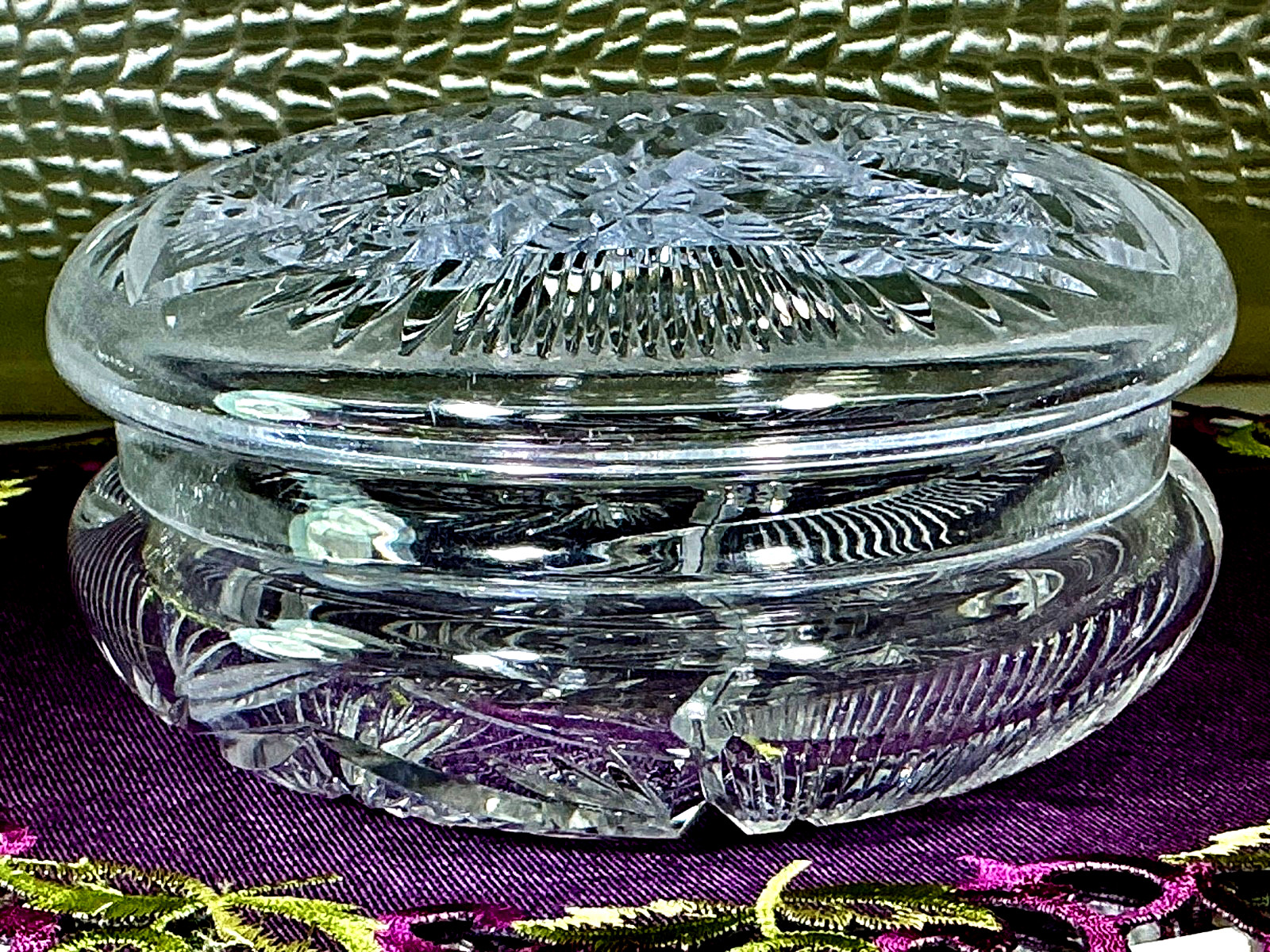 American Brilliant Cut Glass Crystal Large Covered Vanity Dresser Box & Lid.