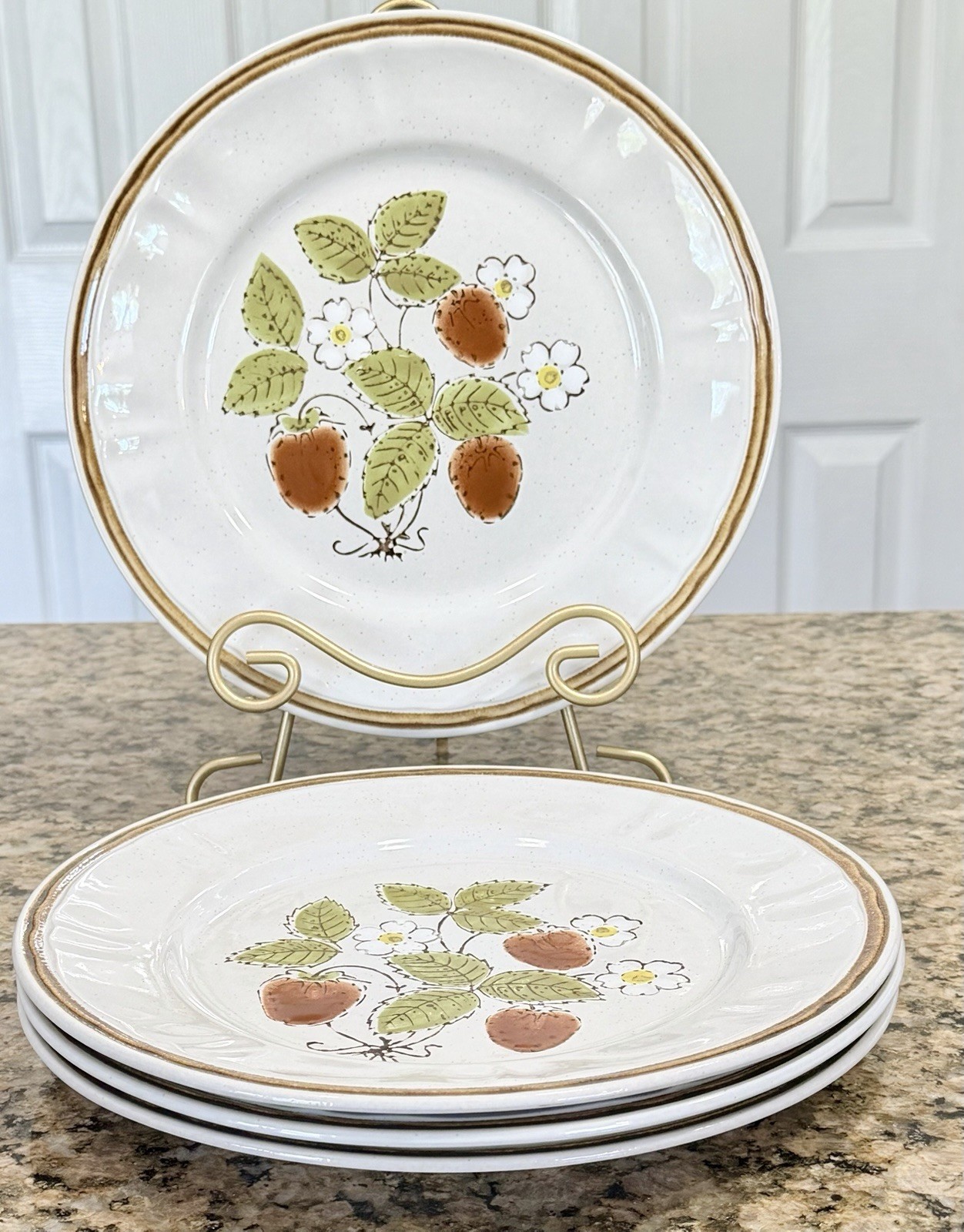 12pc Americana Hearthside Stoneware Berries Cream Dinner Set Plates & Bowls VTG