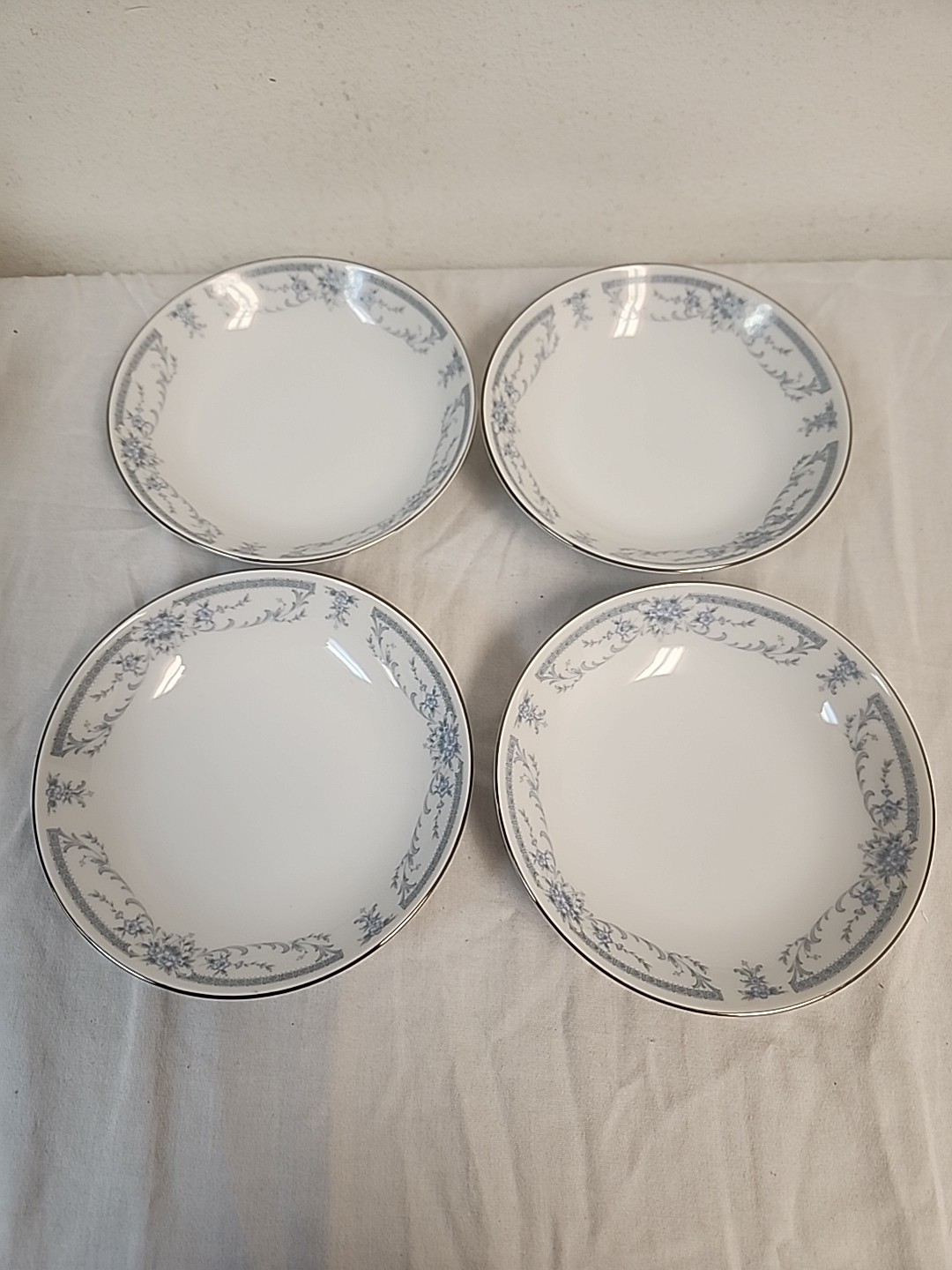 Vintage Sheffield “Blue Whisper” 4 BOWLS – FRUIT DESSERT BERRY 1985 Japan