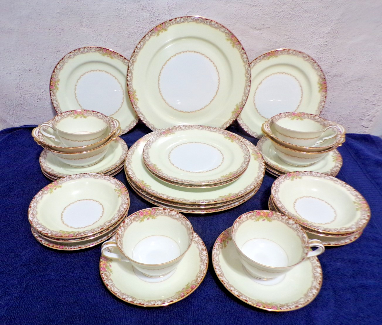 Noritake Harmony #3906 Gold Trim Made Occupied Japan Dinnerware Service for 4