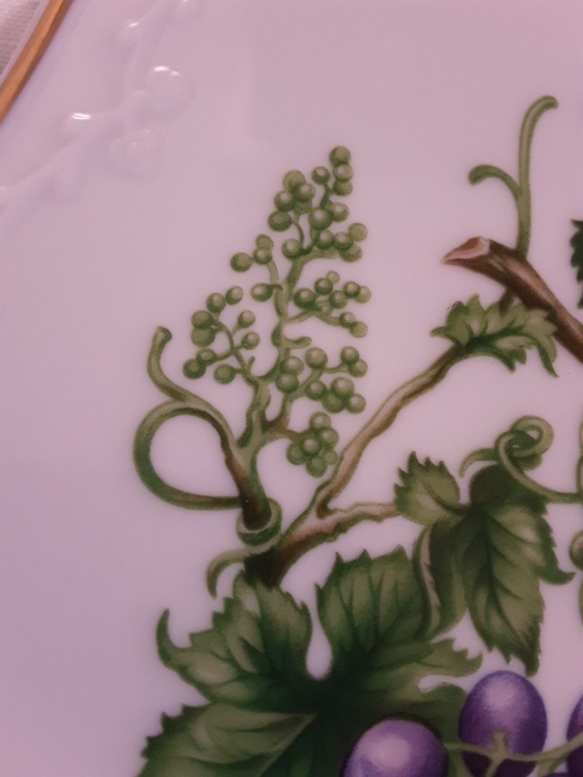 (2)1992 THE LENOX ORCHARD FINE 24K PORCELAIN TRIVETS SERIES FRUIT WALL PLAQUES