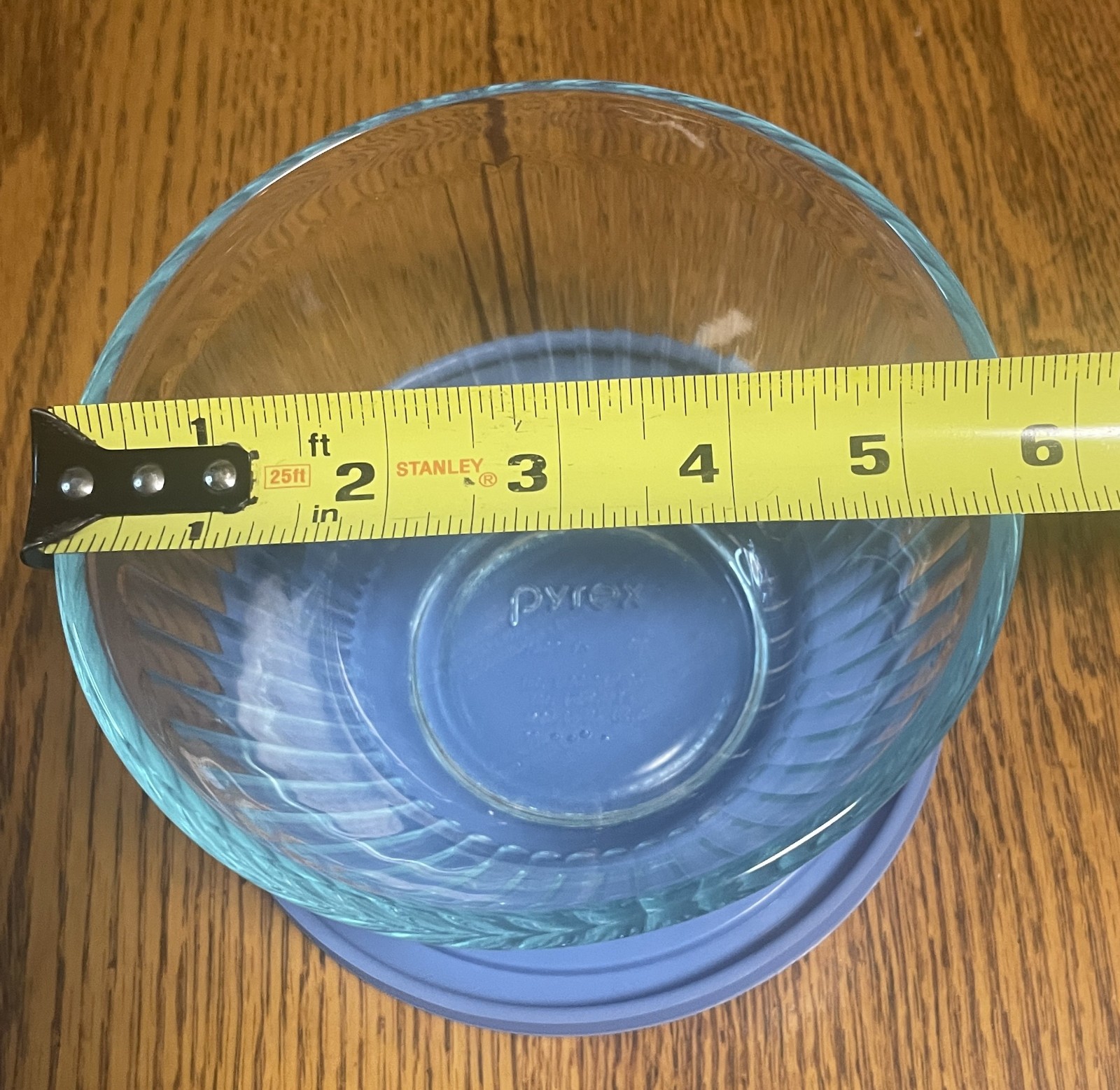4 Piece Ribbed Pyrex Nesting Bowls w/Colored Snap-On Lids