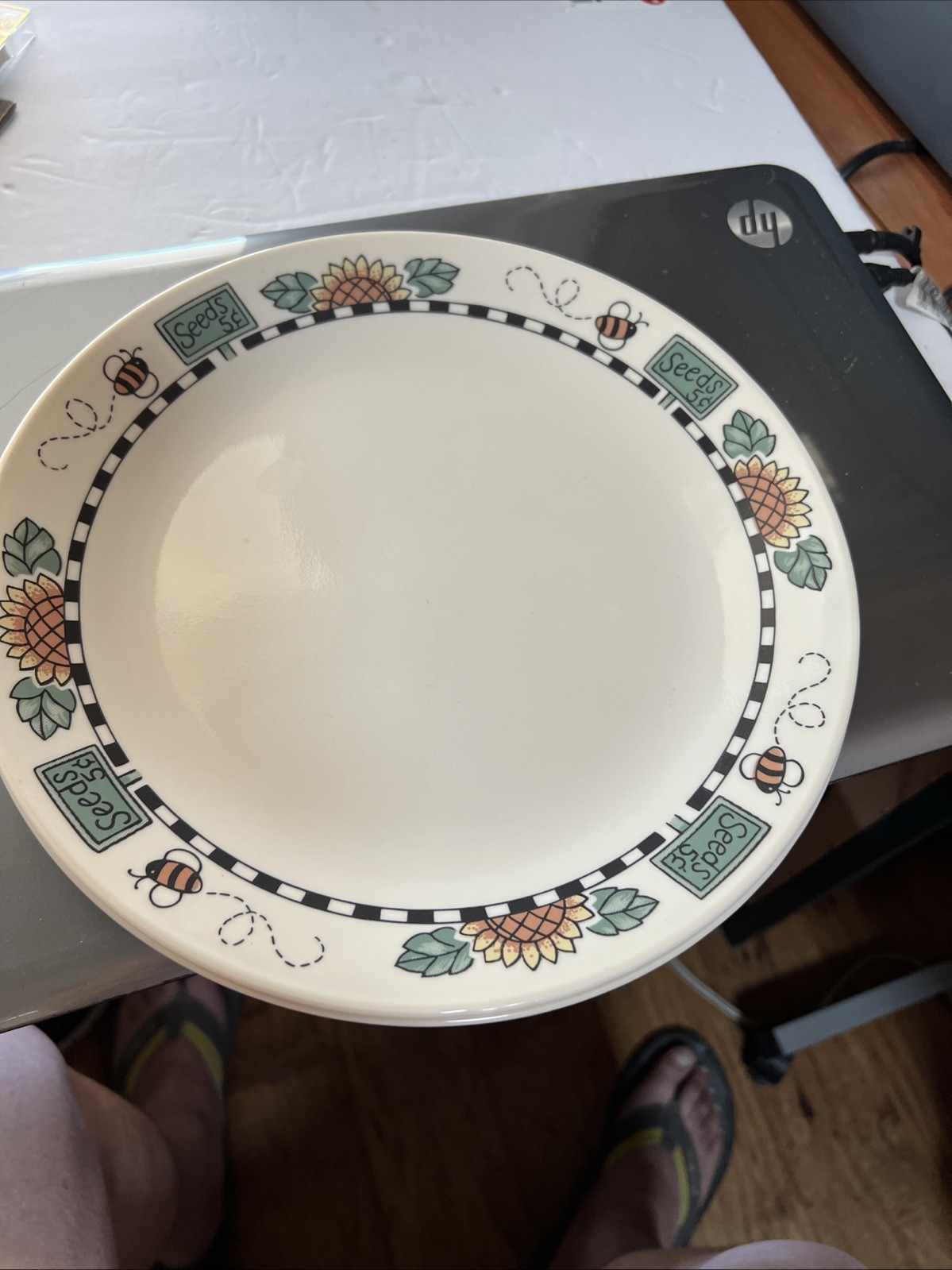 CORELLE ‘SUN BLOSSOMS’ 10.25″ DINNER PLATE SUNFLOWERS,BEES,SEEDS ON SANDSTONE
