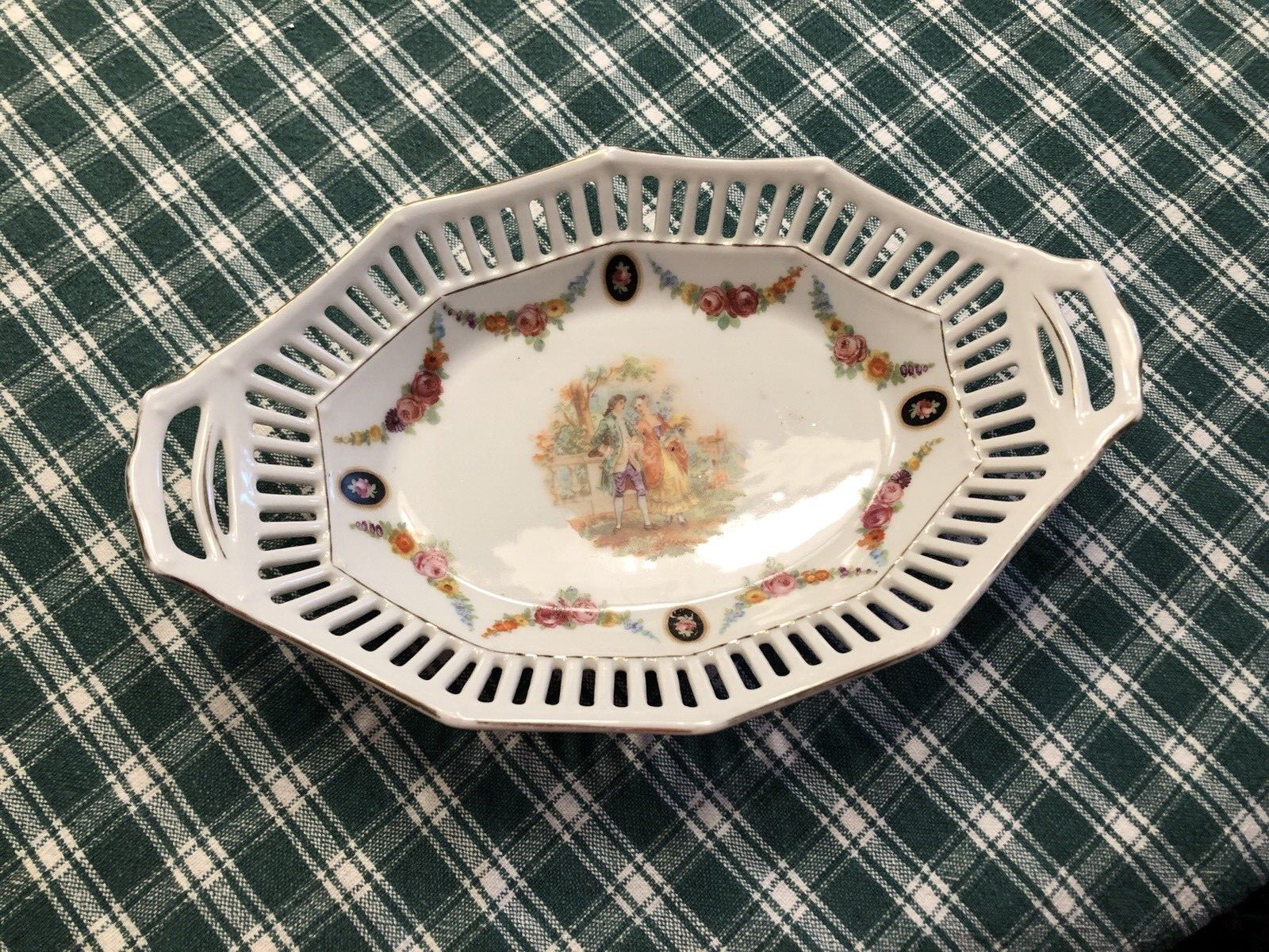 VINTAGE LATTICE EDGE DISH VICTORIAN COUPLE IN THE MIDDLE GERMANY