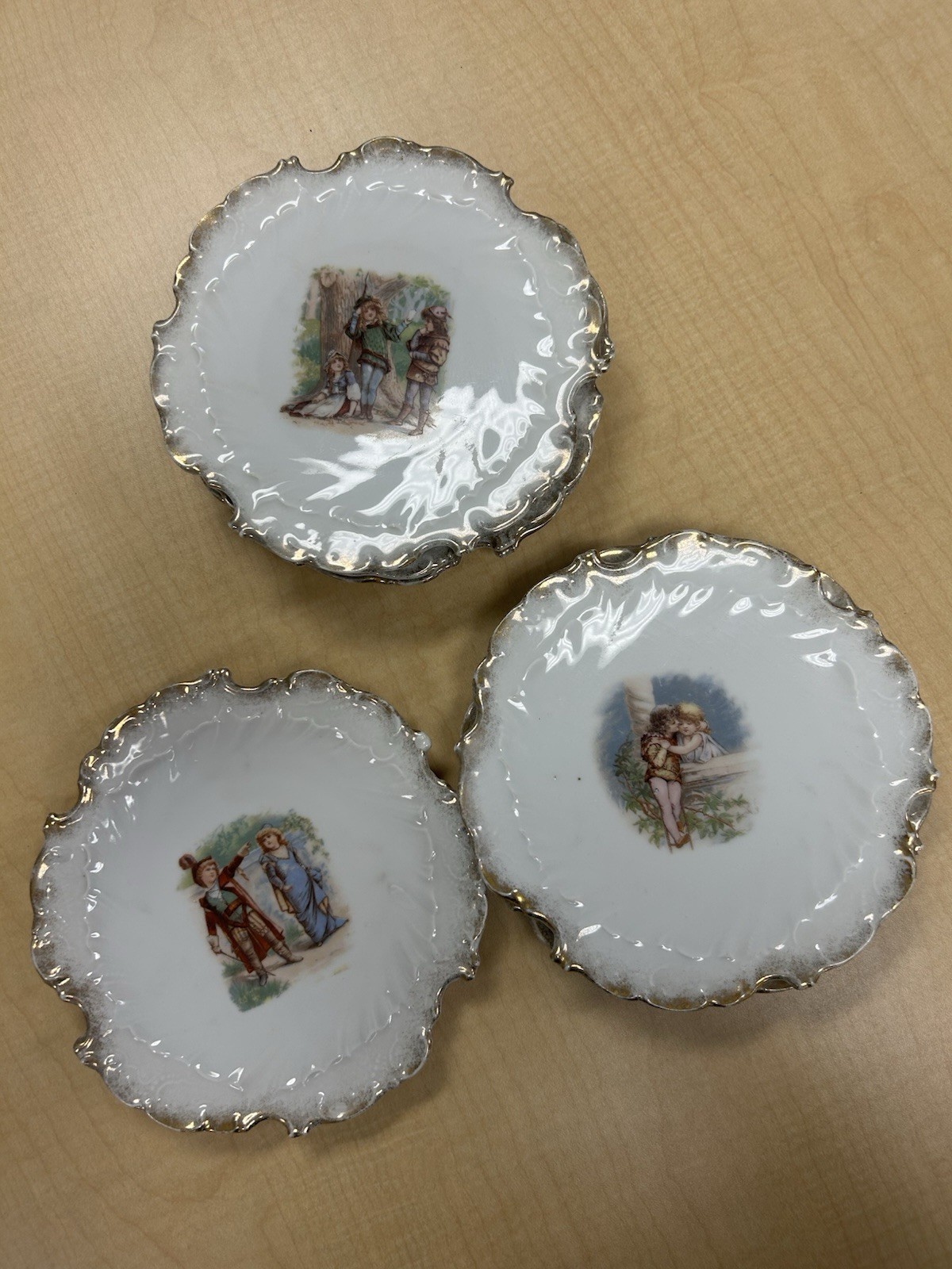 Victorian Themed Plates Set Of 6 With Guilded Scalloped Edges