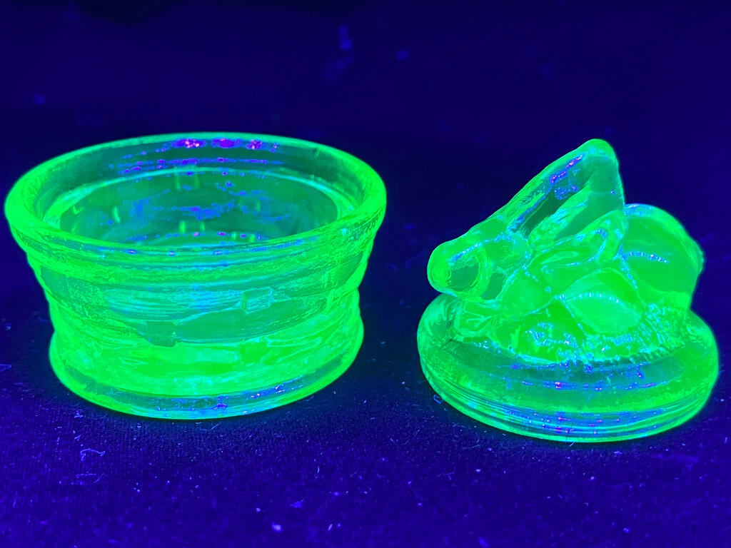 Green Vaseline uranium glass bunny rabbit on nest basket Easter glows teal blue