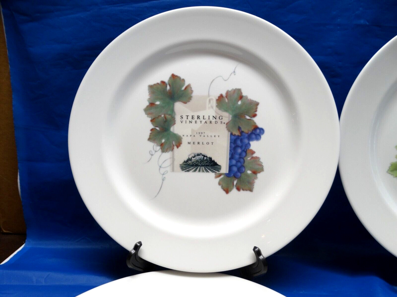 4 Wedgwood Grand Gourmet Vintage Collection Wine Theme 10″ Dinner Plates EUC