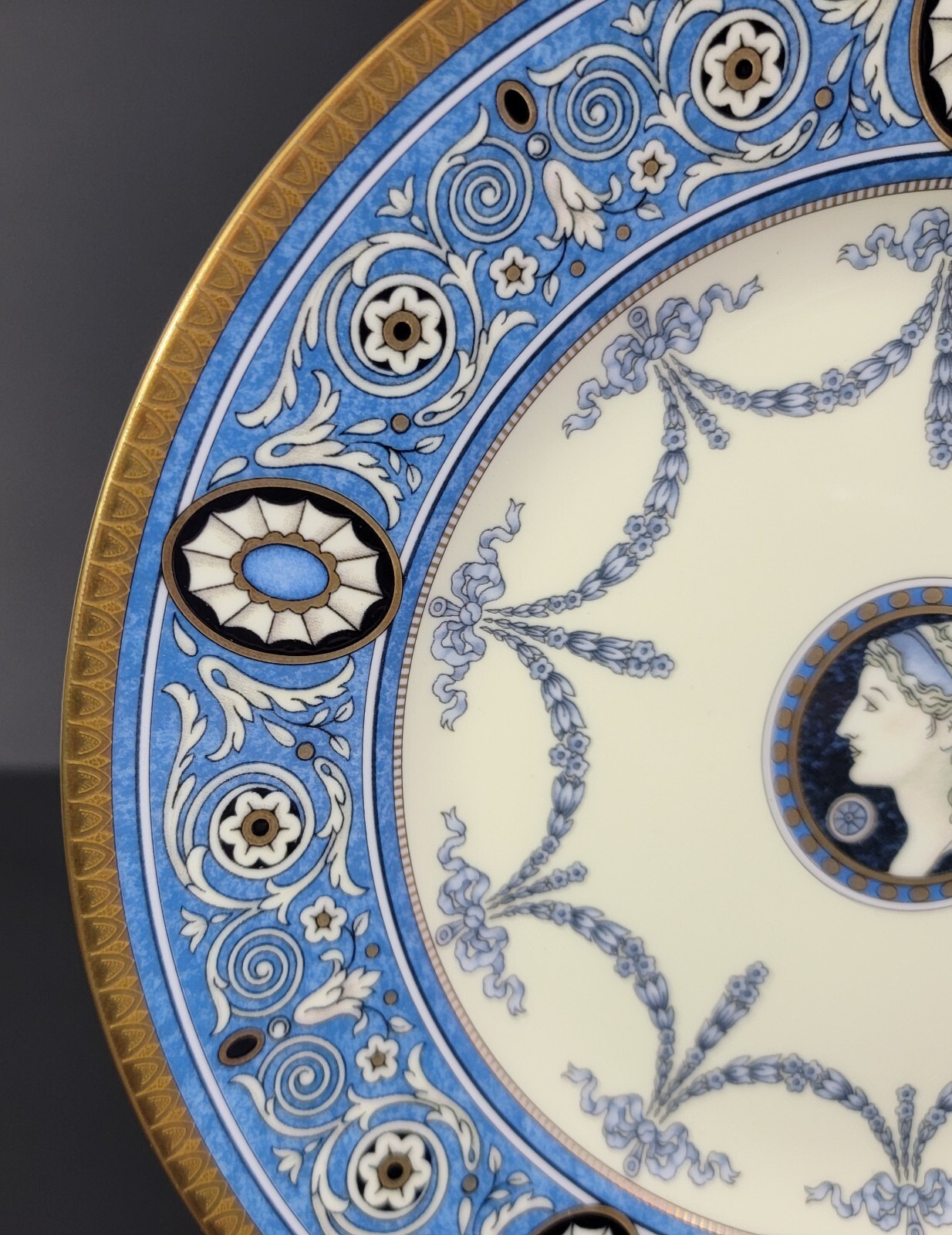 Wedgwood Madeleine 8 1/8″ Salad Plate with Center Medallion *Pristine Condition*