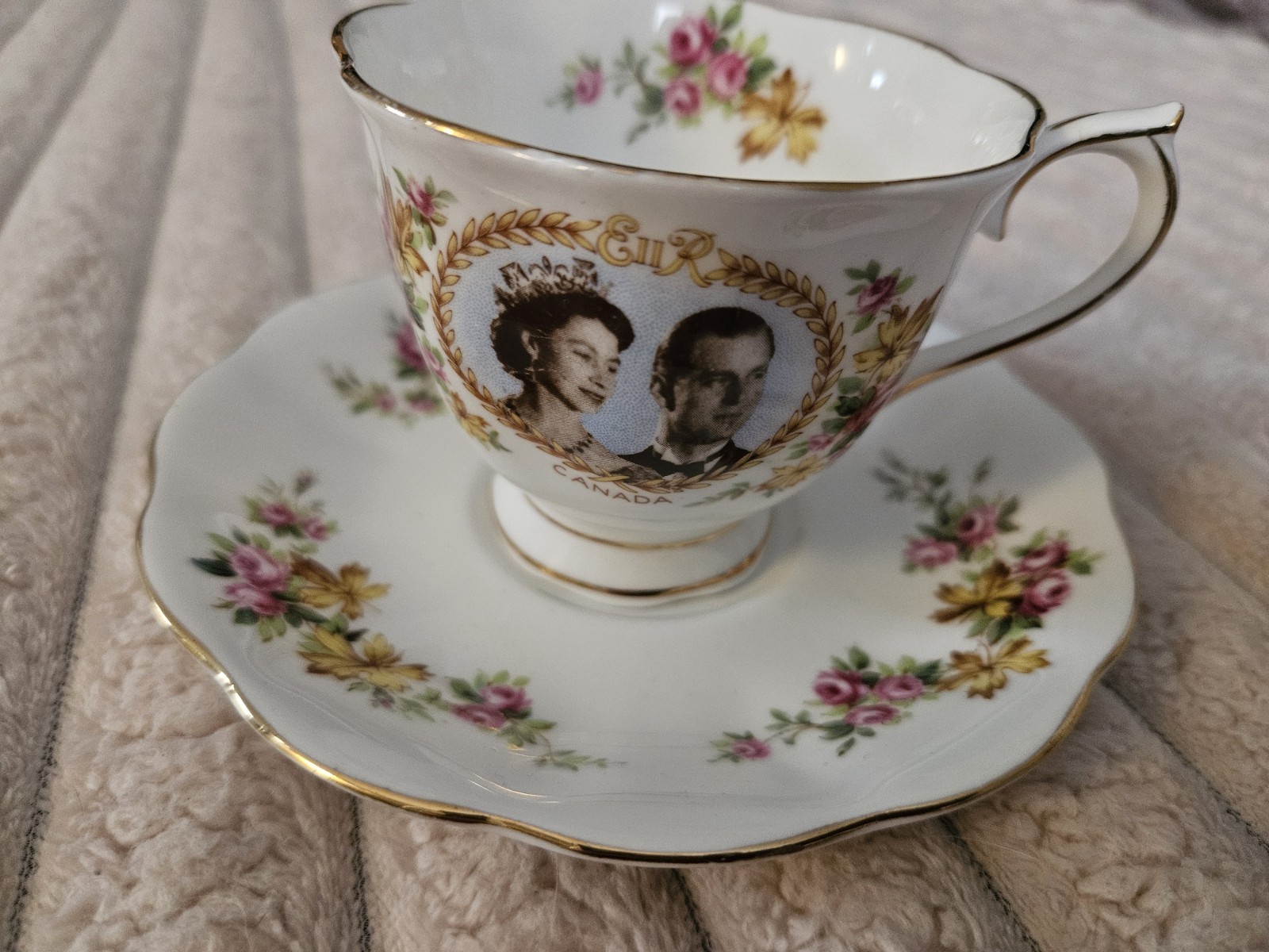Royal Albert England Commemorative Royal Visit 1959 Canada Cup & Saucer Set