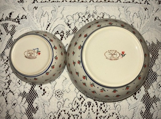 Set of 2 Nesting Hand-Painted Floral Polish Pottery Bowls Kalich Boleslawiec