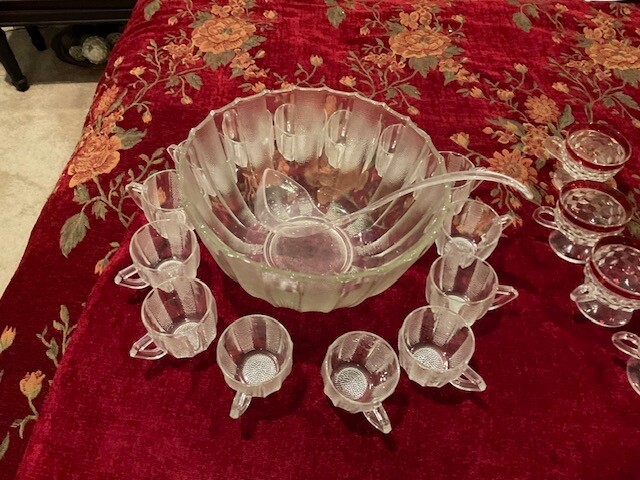 VINTAGE JEANETTE CLEAR GLASS PUNCH BOWL SET – Punch Bowl, Ladle & 13 Cups