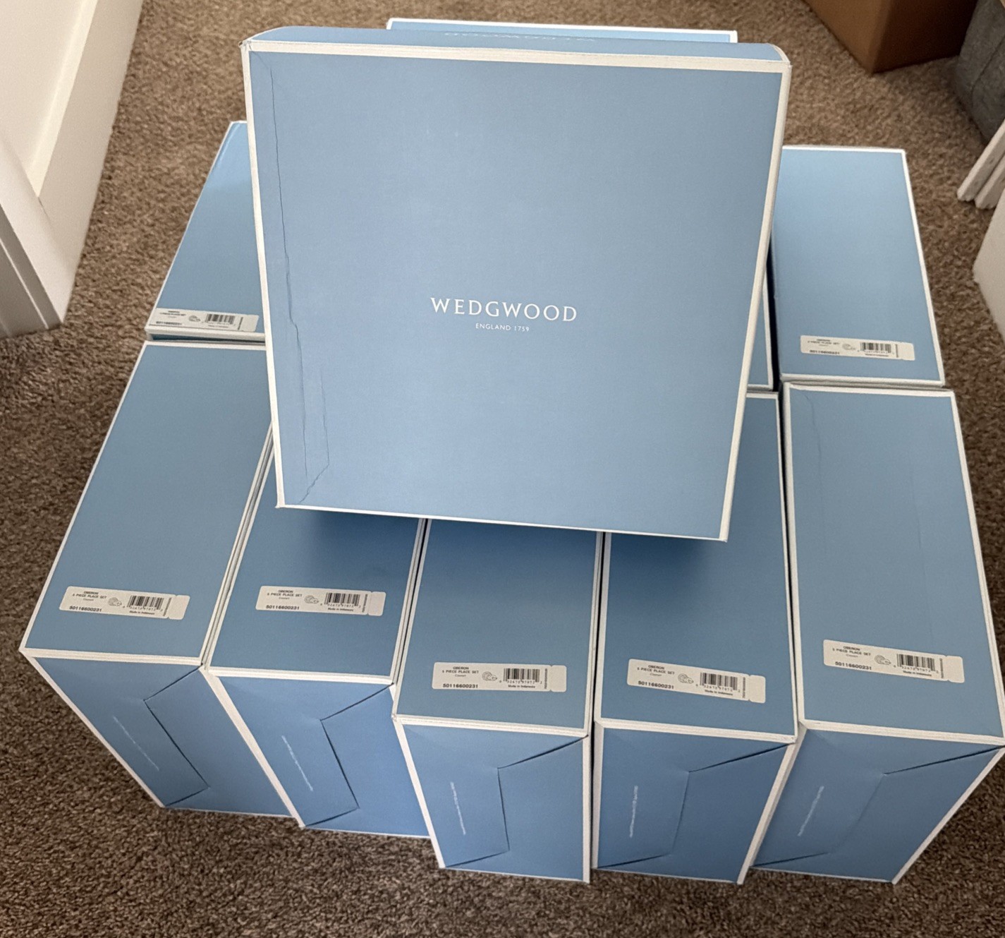 Wedgwood Oberon 5 Piece Place Setting Fine Bone China NEW IN BOX Gold Rim