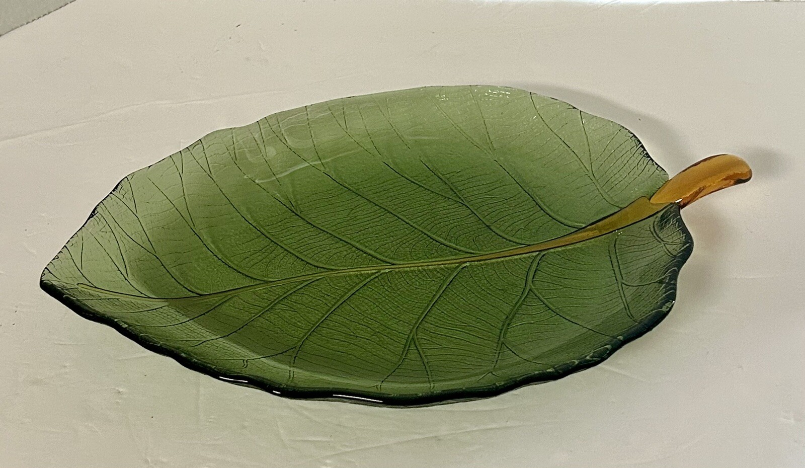 DYNASTY GLASS LEAF PLATE OLIVE COLORED CENTERPIECE 16.5”